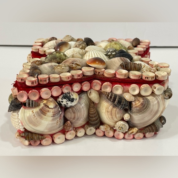 Vintage Seashell Trinket Butterfly Jewelry Box with Red Felt Interior - Picture 8 of 11